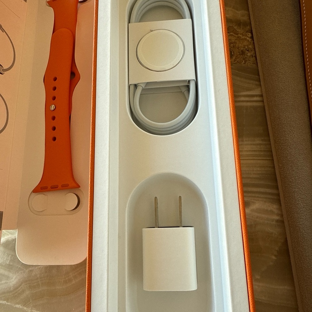 Apple Watch Hermes Watch, Bands, &  Original box 40 mm Authentic - series 5 - Picture 9 of 16